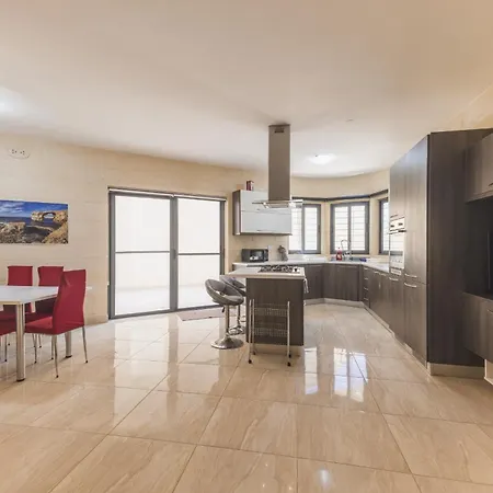 Cliff's Edge - By Solea Apartament